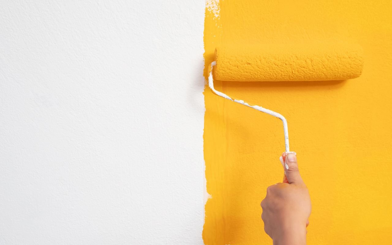 A imobiliária quer que você pinte toda a casa de novo quando sair do aluguel? Veja a verdade sobre isso para não ser enganado.