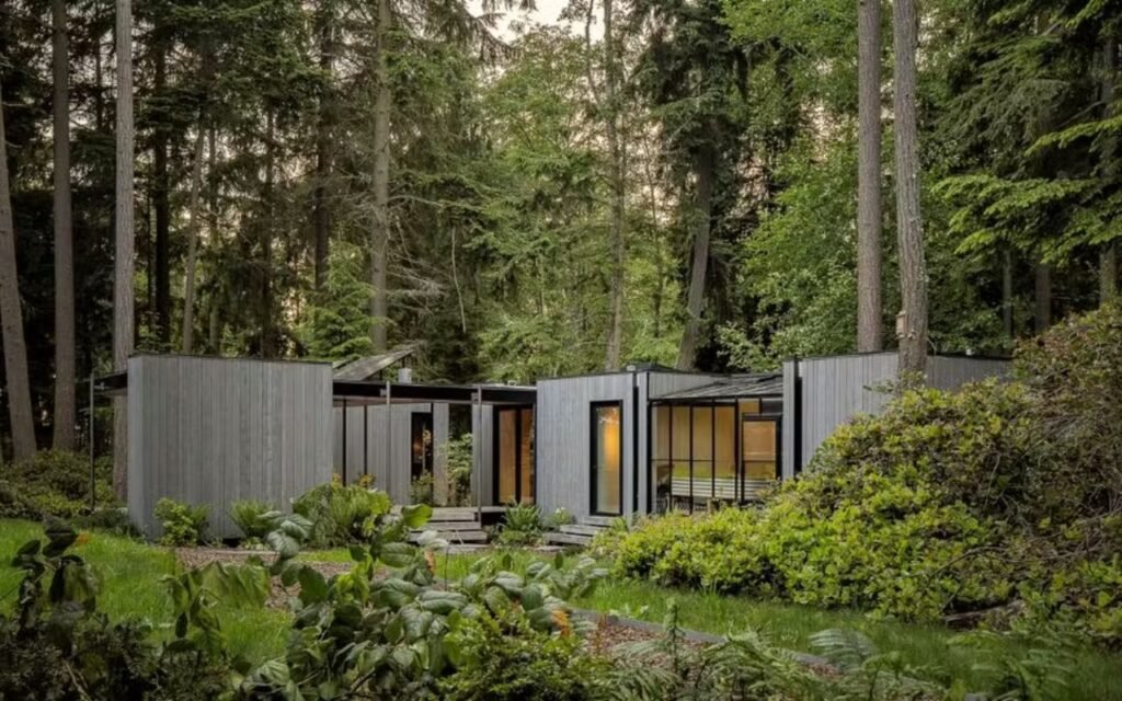 Casa pré-fabricada nos EUA é montada como quebra-cabeça sustentável e tem energia limpa