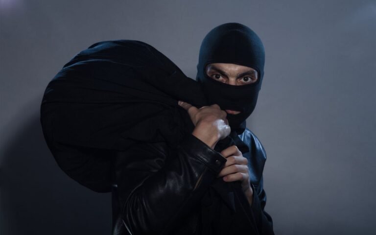 Um ladrão pode entrar na sua casa e você está facilitando para que isso acontece sem ter ideia do que faz de errado; aprenda hoje.