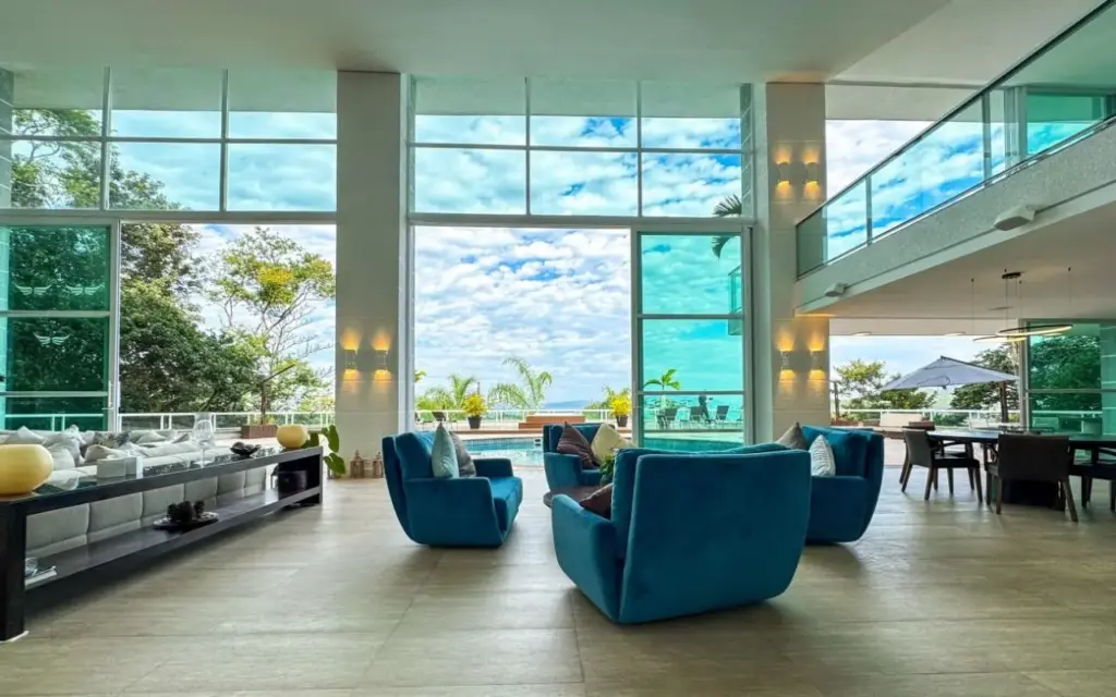 Essa a mansão luxuosa mais diferentona que você pode conhecer hoje; ela fica no Brasil e tem um detalhe bem curioso, que chama a atenção de muitas pessoas.