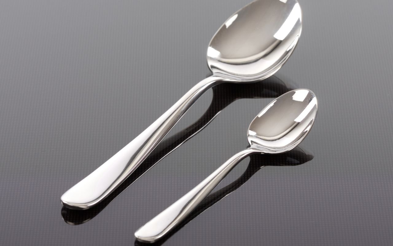 As colheres têm suas funções e você sem erra ao utilizá-las de qualquer jeito. mas é possível aprender o que fazer corretamente.