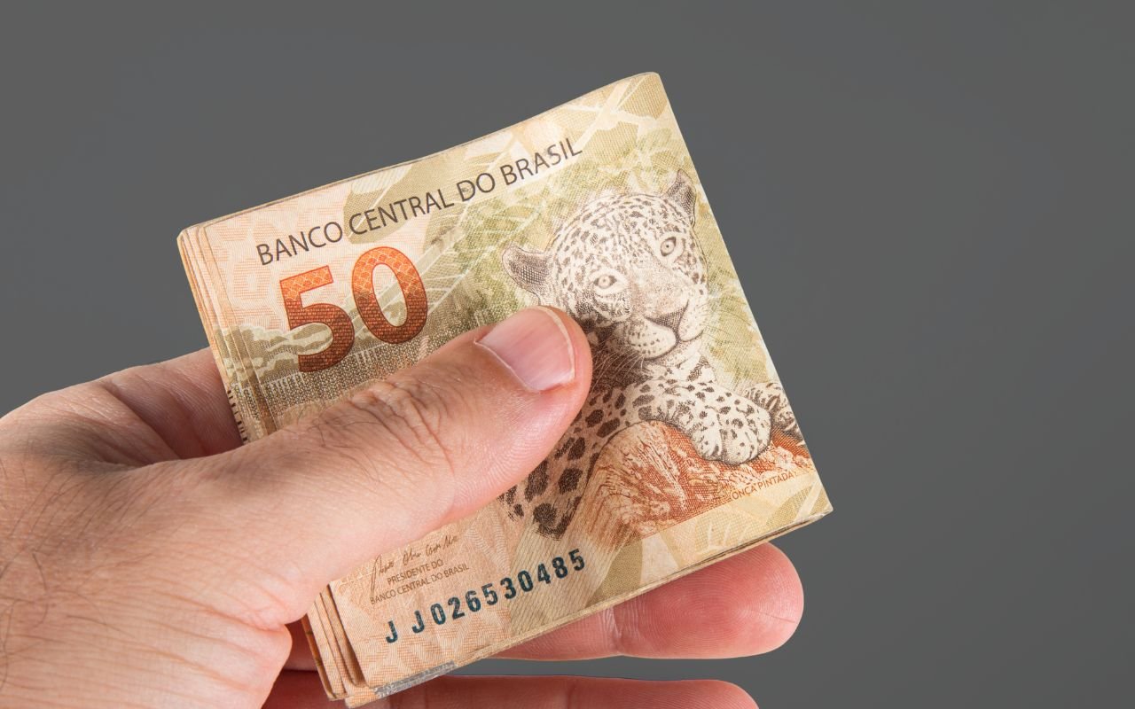 Quem faz isso nos móveis de casa consegue ter um efeito de luxo, mesmo nos itens mais modestos do seu lar; veja qual é a verdade sobre isso.