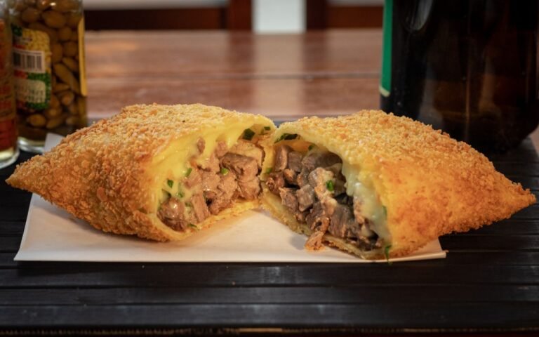 Revelado o melhor pastel do mundo e, claro, só poderia ser do Brasil Veja a lista da competição que consagrou o quitute.