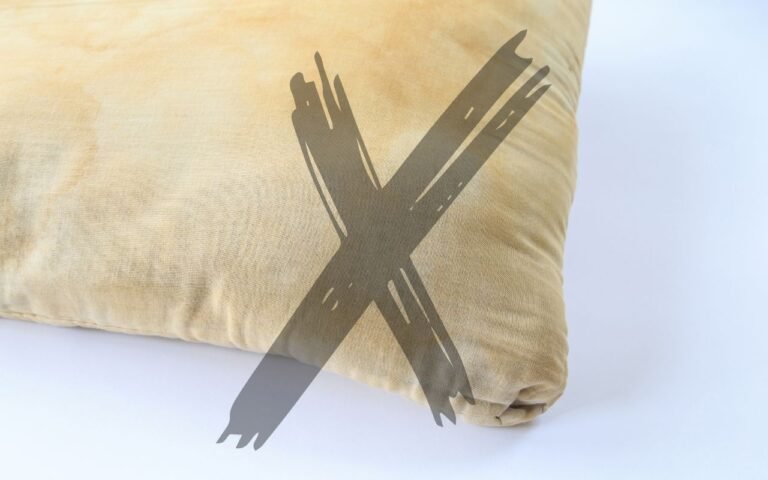 Um travesseiro sujo pode acabar com uma boa noite de sono, mas só se você não conhecer esse truque.